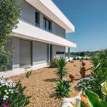 Sunset Villa *